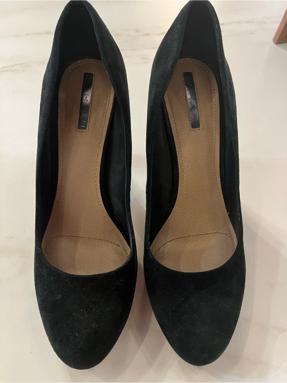 TAHARI 
Black Suede Classic Pumps - Women's